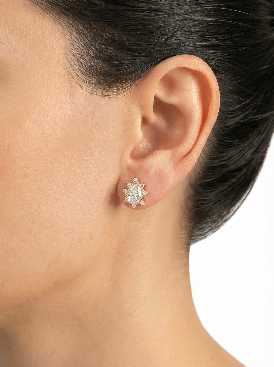 Brinco Gota Zircônia Cravejado Banho 18K/ Ródio Branco