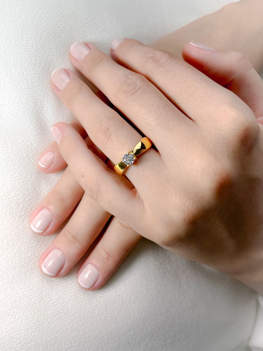 Anel Solitário Ponto De Luz Cravejado Zircônia Banho Ouro 18K/ Ródio Branco