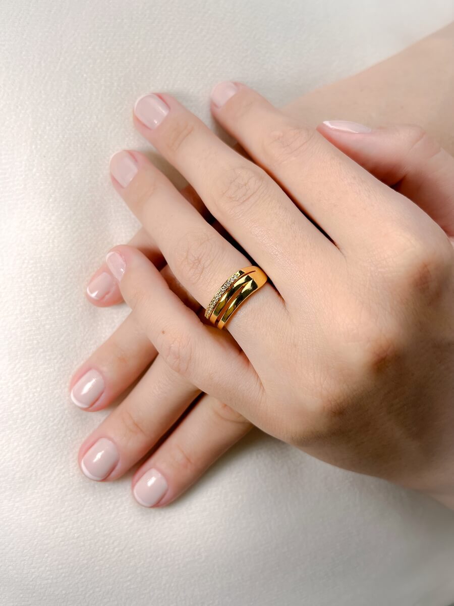 Anel Ondas Cravejado Micro Zircônias Banho Ouro 18K/ Ródio Branco