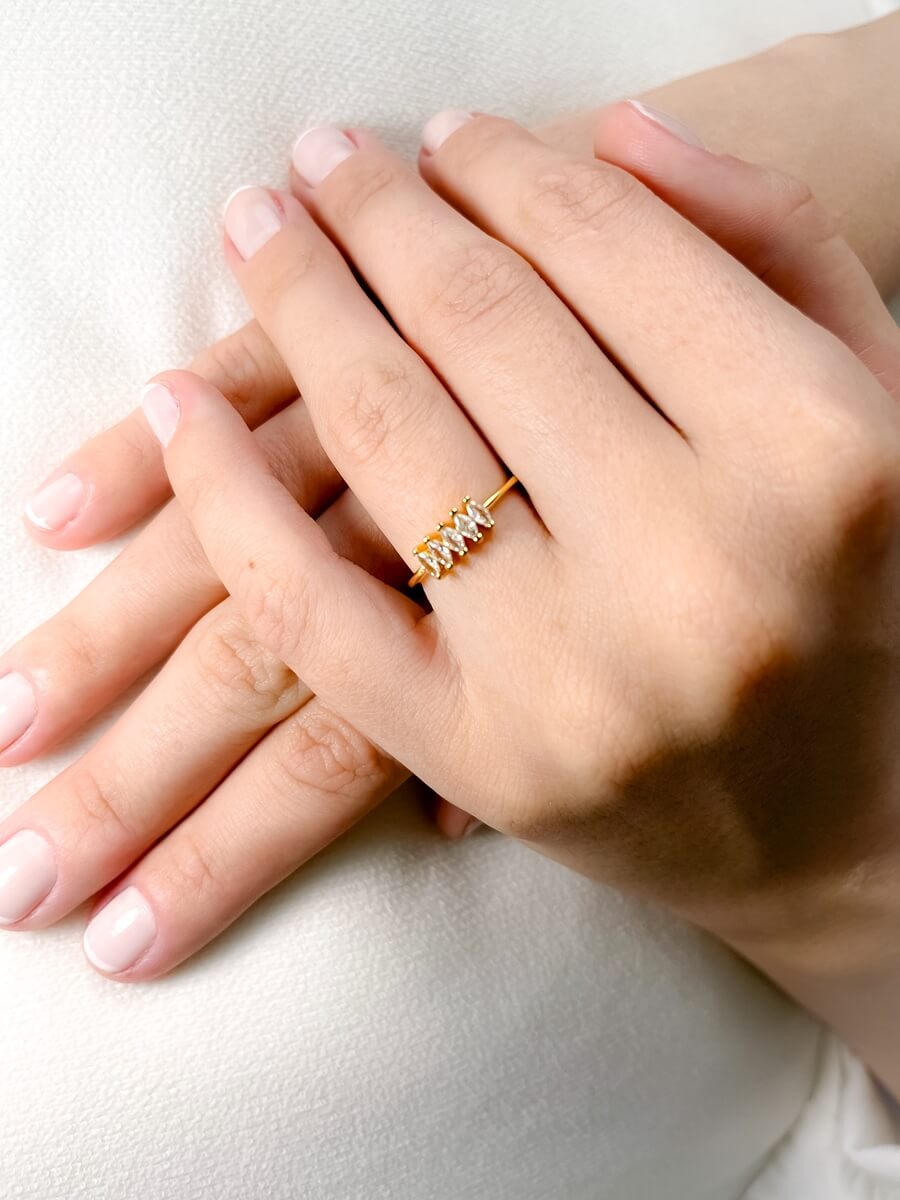 Anel Zircônia 2 Garras Banho 18K/ Ródio Branco